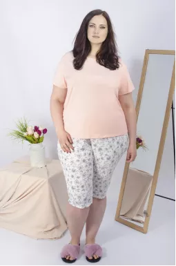 Пижама с капри в нежном цвете батал