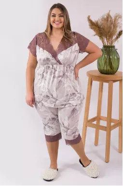 Пижама с капри с растительным принтом батал