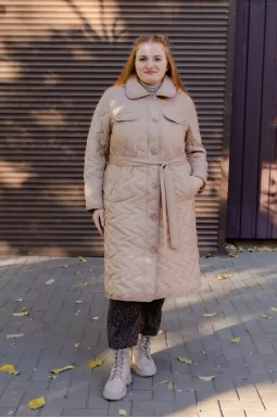 Стеганое пальто с поясом и капюшоном больших размеров