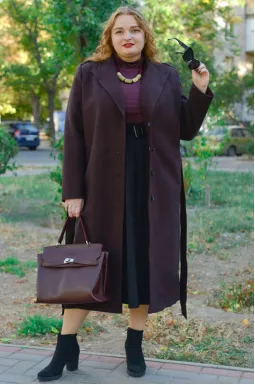 Пальто сливовое с поясом больших размеров