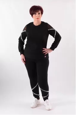 Костюм прогулочный с нашивками