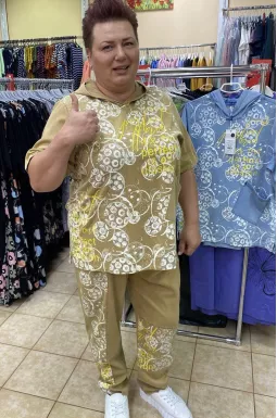 Стильный прогулочный костюм