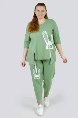 Трендовый двухцветный костюм больших размеров