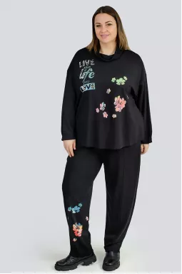 Черный костюм с цветочным принтом больших размеров