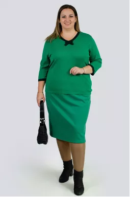 Пуловер з декором великих розмірів