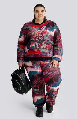 Яркий прогулочный костюм с карманом-кенгуру и стразами больших размеров