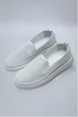 Білі шкіряні сліпони великих розмірів