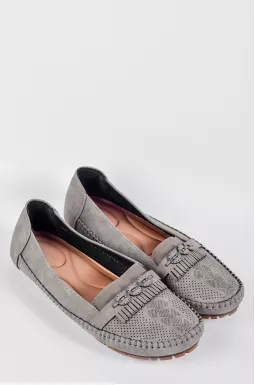 Мокасины в сером цвете со стильной перфорацией больших размеров