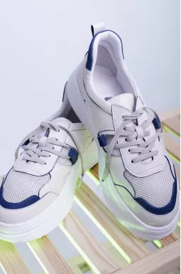 Кросівки великих розмірів