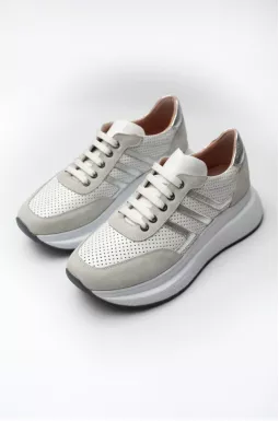 Кросівки з перфорованої шкіри зі срібними вставками великих розмірів
