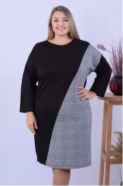 Оригінальна сукня міді у клітинку батал