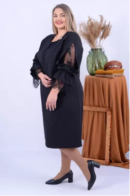 Платье миди с украшением и кружевными вставками супер батал