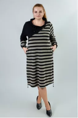 Сукня трикотажна в горизонтальну смужку з затяжками внизу супер батал