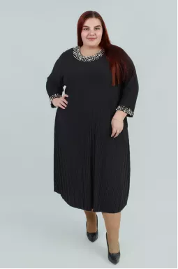 Платье миди рубчик декорированное жемчугом батал