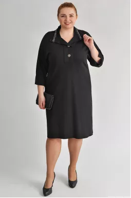 Елегантна сукня з декоративним коміром та ґудзиками великих розмірів