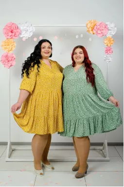 Платье мини с воланами в принт мильфлер больших размеров