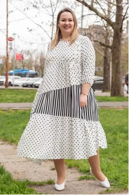 Платье миди в горох с украшениями больших размеров