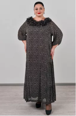 Элегантное черное платье с декорированной горловиной и растительным узором больших размеров