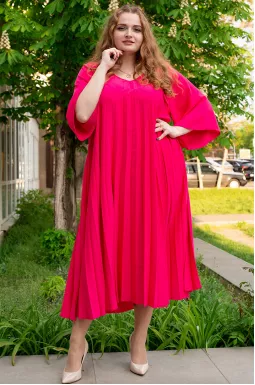 Платье плиссе с украшением больших размеров