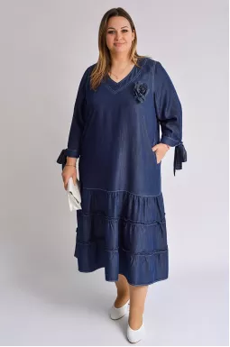 Платье миди с аксессуаром в виде цветка больших размеров