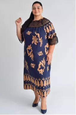 Сукня з мереживним оздобленням і орнаментом у теплих тонах великих розмірів