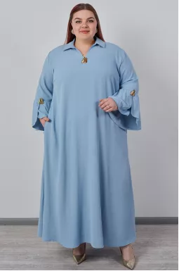 Платье макси с декоративными золотистыми акцентами больших размеров