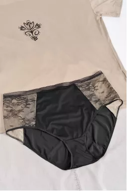 Труси чорного кольору з мереживом великих розмірів