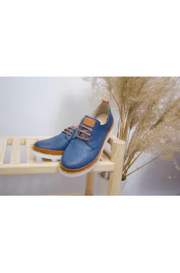 Демісезонні туфлі з перфорацією великих розмірів