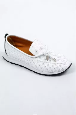 Туфлі закриті з перфорацією великих розмірів