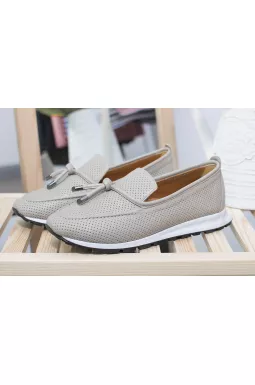 Стильні туфлі з перфорацією великих розмірів