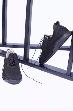 Зручні закриті туфлі на шнурівці великих розмірів