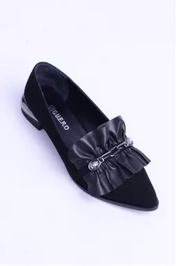 Туфлі на підборах з декором великих розмірів