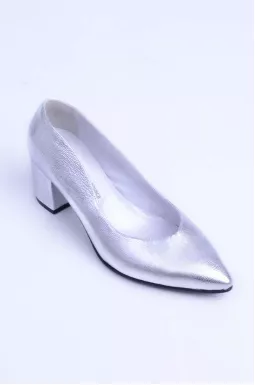Серебряные туфли на каблуках деми больших размеров