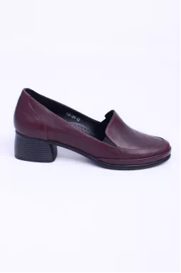 Закриті шкіряні туфлі бордо великих розмірів
