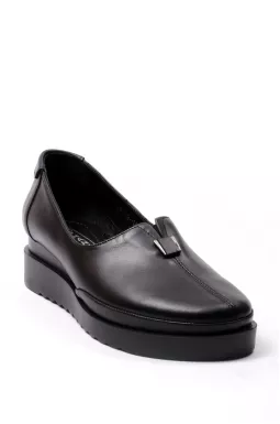 Закриті туфлі з декором великих розмірів