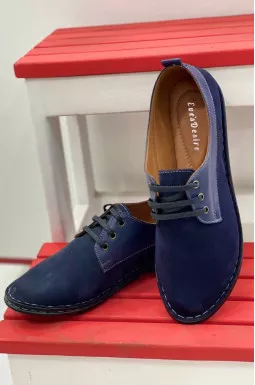 Зручні закриті нубукові туфлі на шнурівці великих розмірів