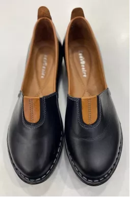 Шкіряні туфлі з резинкою великіх розмірів