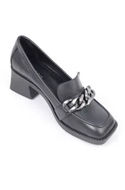 Стильні лофери на підборах з прикрасою великих розмірв