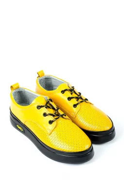 Яскраві закриті туфлі великих розмірів