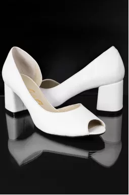 Туфлі-лодочки на підборах великих розмірів