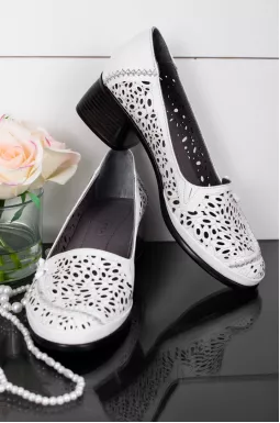 Туфлі-лодочки на підборах з перфорацією великих розмірів