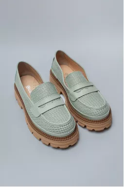 М'ятні туфлі з перфорацією великих розмірів