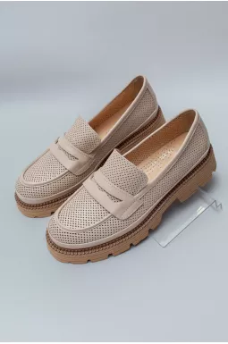 Бежеві туфлі з натуральної шкіри з перфорацією великих розмірів