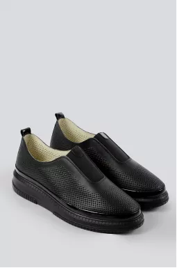 Туфлі чорні з перфорацією великих розмірів