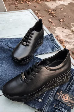 Туфлі на середній танкетці з візерунком великих розмірів