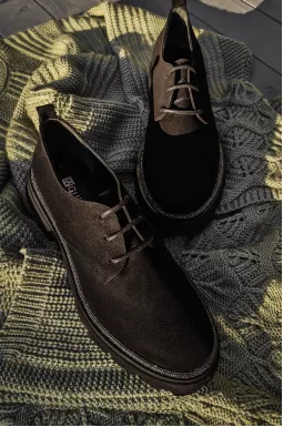 Дербі замшеві оформлені стразами великих розмірів