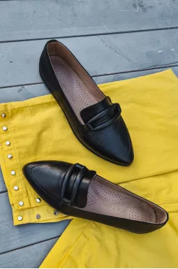 Лофери чорні натуральна шкіра з лаконічною прикрасою великих розмірів