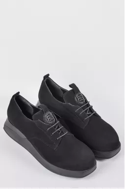 Замшеві туфлі в чорному кольорі декоровані камінцями великих розмірів