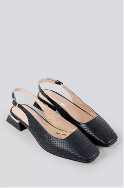 Туфлі чорні з перфорацією великих розмірів