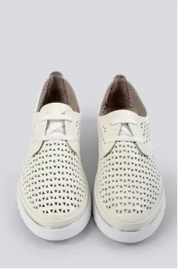 Туфлі кремові з перфорацією великих розмірів